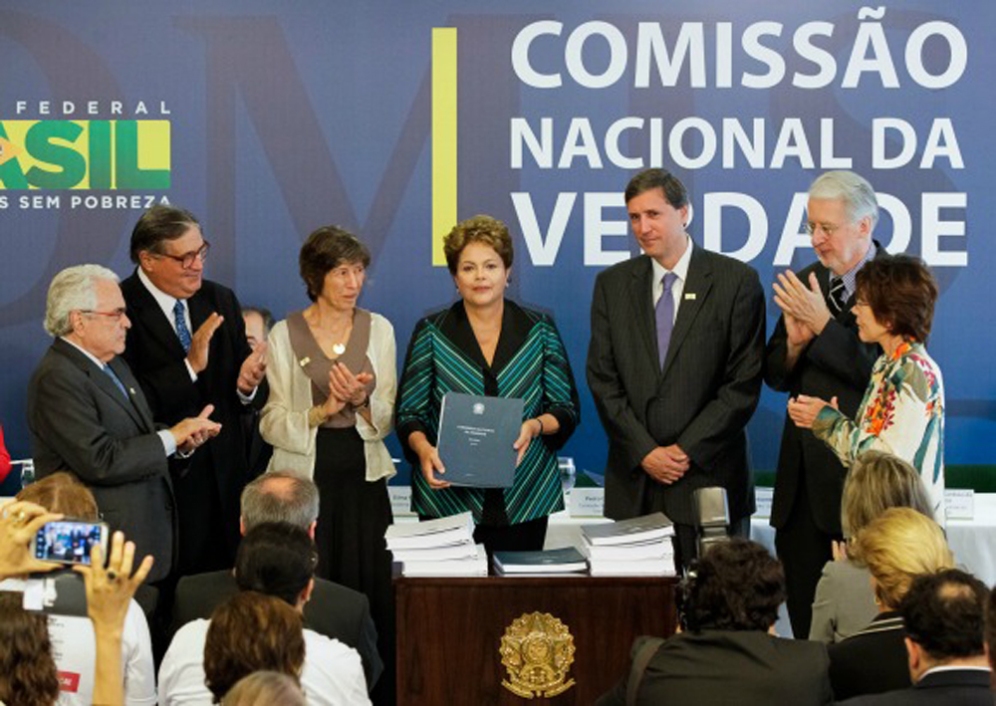 Presidenta Dilma Rousseff recibe el informe final de la Comisión Nacional de la Verdad y sus recomendaciones. (Foto: Thiago Vilela / Acervo CNV)