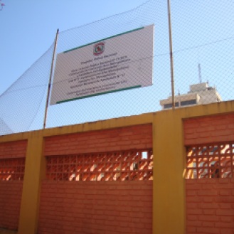 Cartel que da cuenta del proyecto constructivo por parte de la Policía Metropolitana, ubicado en la Comisaría Tercera